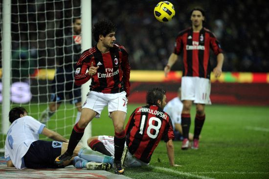 阿莱格里确认莱奥缺席意甲战萨索洛，福法纳康复但轮休（阿莱格里：莱奥无缘战萨索洛，福法纳伤愈但将轮休）