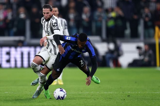 意甲焦点战：国际米兰4-0大胜科莫，路易斯·恩里克闪耀圣西罗（意甲焦点之夜：国米4-0横扫科莫，路易斯·恩里克闪耀圣西罗）