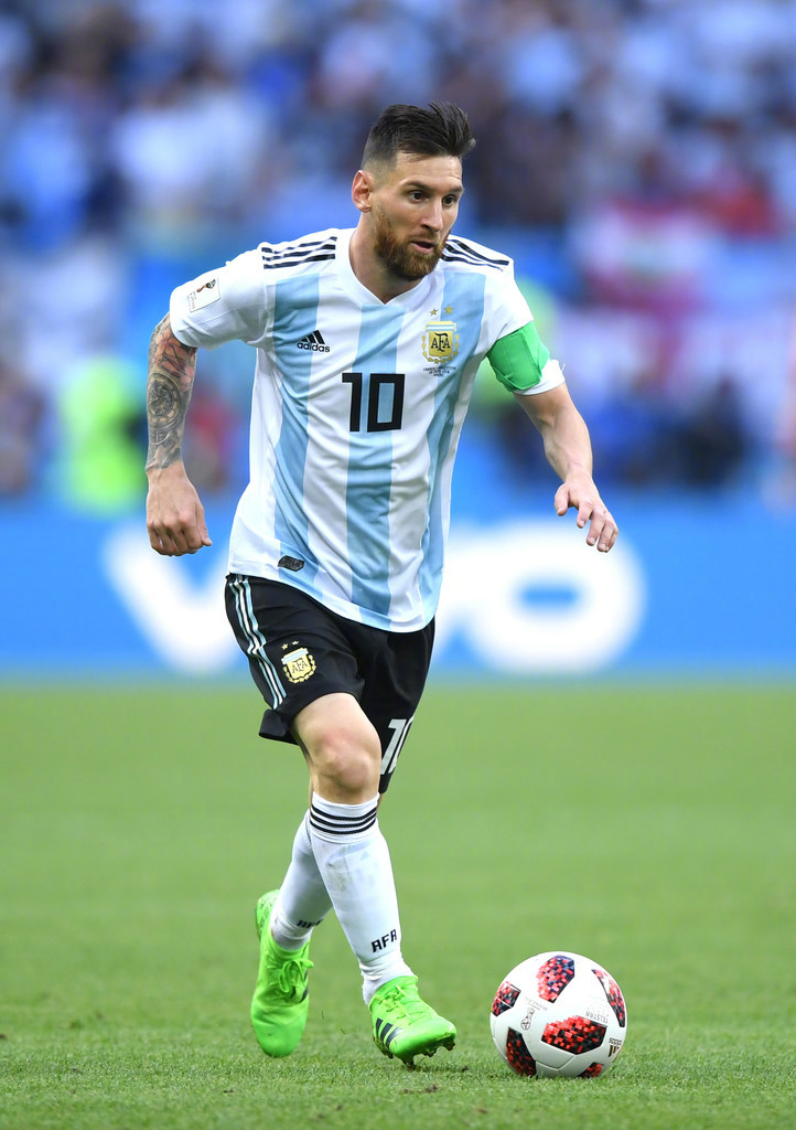 足球国足球员留洋传闻不断，多支球队有意引进（国脚留洋传闻频出，多队有意引进）