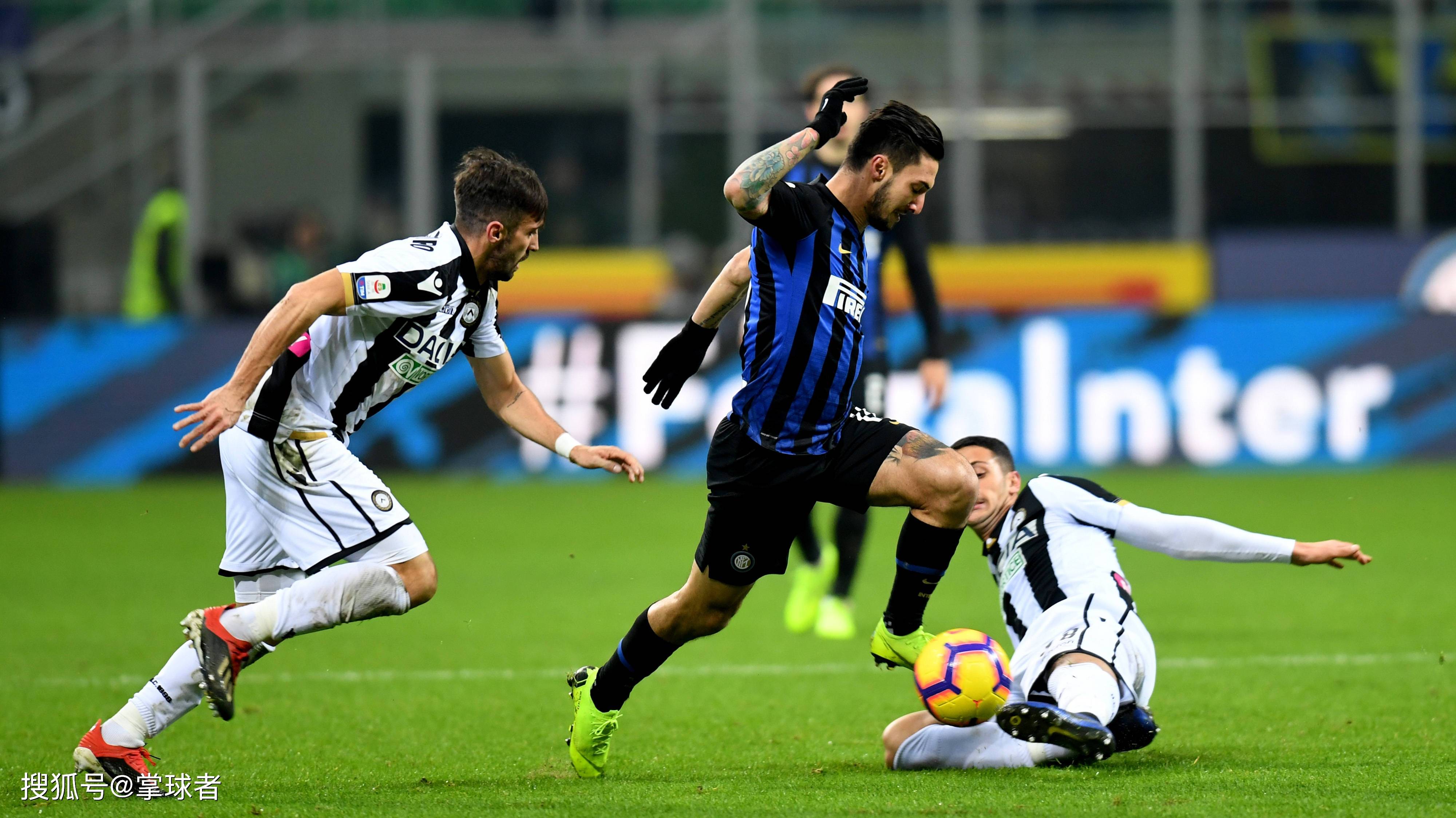 足球中超发布赛程海报，视觉效果炸裂