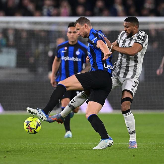 浦项官方：中场核心奥伯丹受伤，赛季报销（浦项官宣：中场核心奥伯丹伤停，本赛季报销）